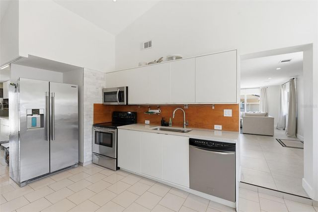 6336 S LANSDALE CIRCLE, Tampa, FL 33616