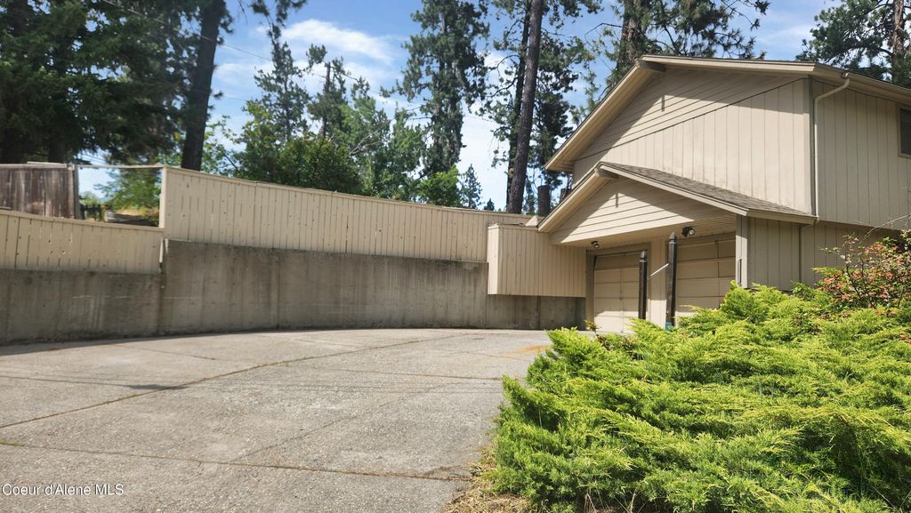 1383 E Hattie AVE, Coeur d'Alene, ID 83814 photo 2