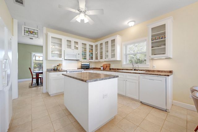 881 Saddleridge DR, Wimberley, TX 78676