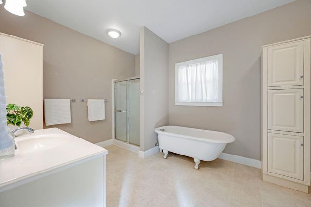 881 Saddleridge DR, Wimberley, TX 78676