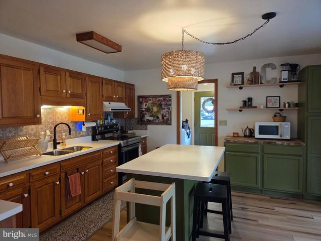 19 SISTERS LN, Lewistown, PA 17044