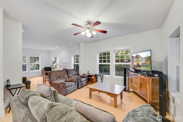 125 River Glen Terrace, Kalama, WA 98625