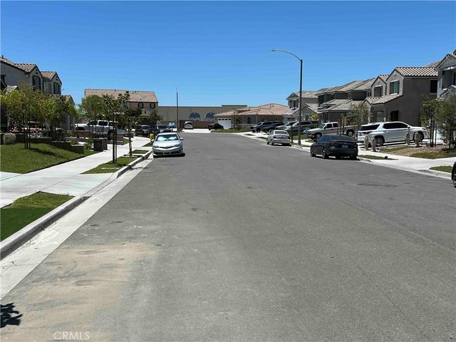 728 Royal County Court, Perris, CA 92571