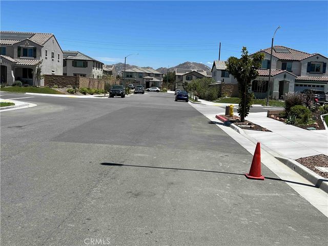 728 Royal County Court, Perris, CA 92571