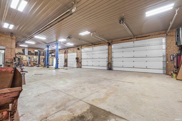 17818 Amstutz Road, Leo, IN 46765