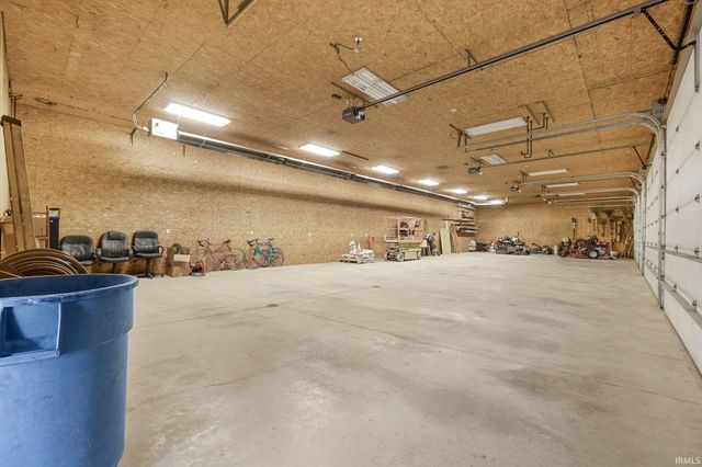 17818 Amstutz Road, Leo, IN 46765