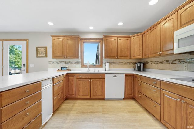 17818 Amstutz Road, Leo, IN 46765
