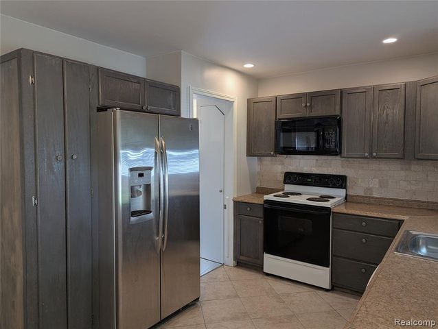 17647 Lenore, Detroit, MI 48219