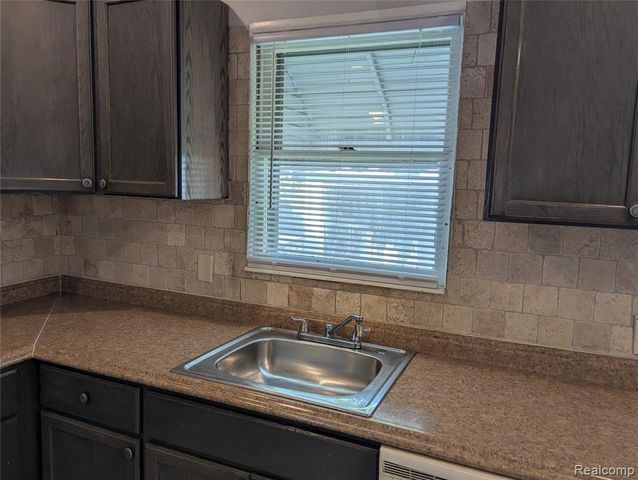 17647 Lenore, Detroit, MI 48219