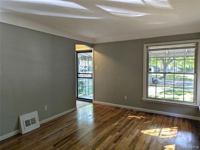 17647 Lenore, Detroit, MI 48219