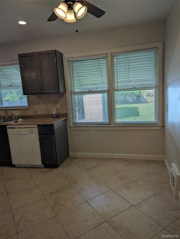 17647 Lenore, Detroit, MI 48219
