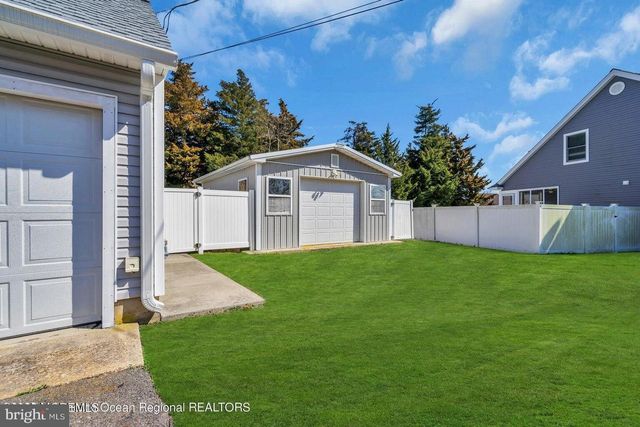 20 COLONIAL DR, Little Egg Harbor Twp, NJ 08087