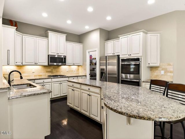 139 Dover Grant Court, Chapel Hill, NC 27517