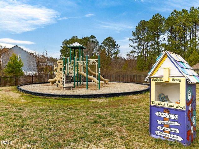 139 Dover Grant Court, Chapel Hill, NC 27517