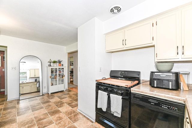 6516 59th AVENUE, Kenosha, WI 53142