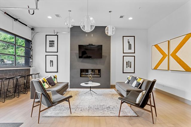 782 Riverfront Parkway 111, Chattanooga, TN 37402