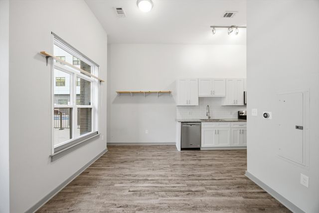 782 Riverfront Parkway 111, Chattanooga, TN 37402