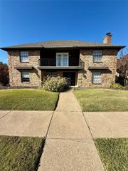 2015 Wimbledon Drive, Arlington, TX 76017