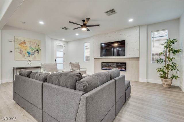 11086 Evvie Lane, Las Vegas, NV 89135