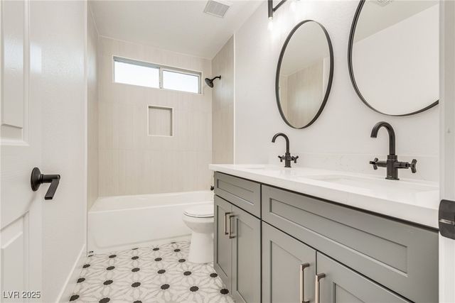 11086 Evvie Lane, Las Vegas, NV 89135