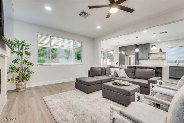 11086 Evvie Lane, Las Vegas, NV 89135