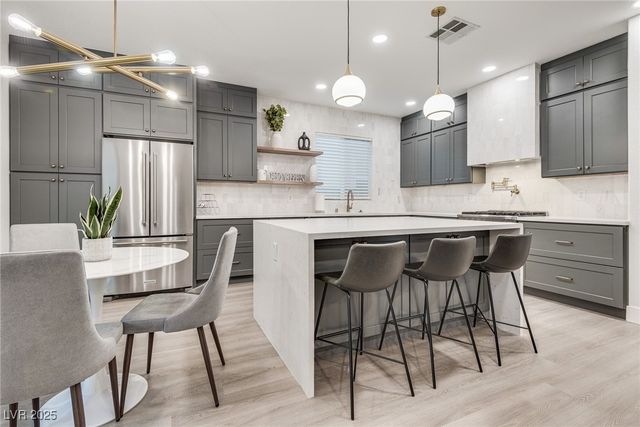 11086 Evvie Lane, Las Vegas, NV 89135