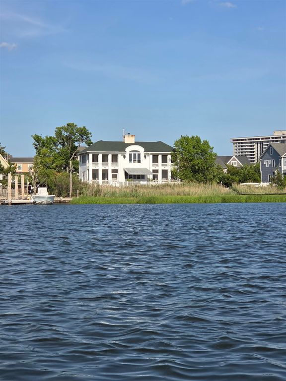 43 COLUMBUS DR, Monmouth Beach Boro, NJ 07750