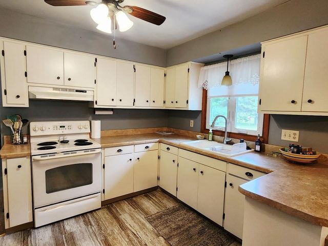 688 W DIVISION STREET, Fond Du Lac, WI 54935