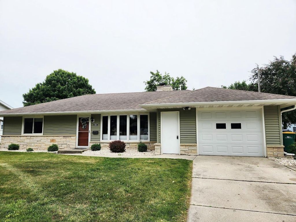 688 W DIVISION STREET, Fond Du Lac, WI 54935