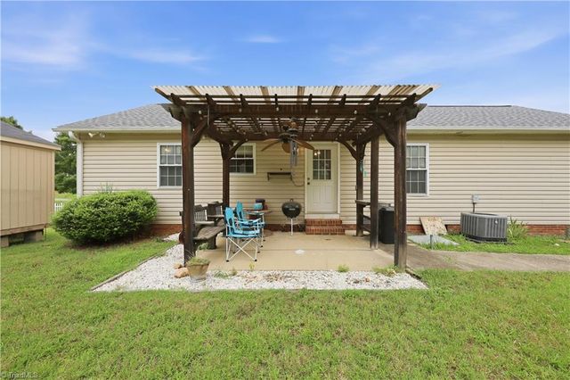 482 Moser Road, King, NC 27021