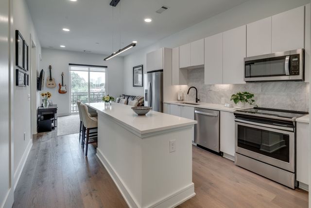 1125 10th Ave N Apt 210, Nashville, TN 37208