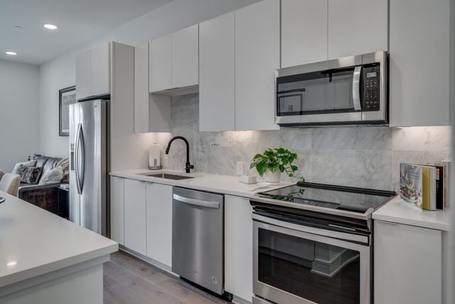 1125 10th Ave N Apt 210, Nashville, TN 37208