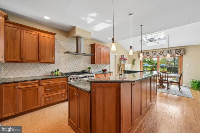 403 PROVIDENCE DR, Moorestown, NJ 08057