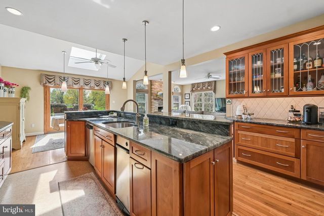 403 PROVIDENCE DR, Moorestown, NJ 08057