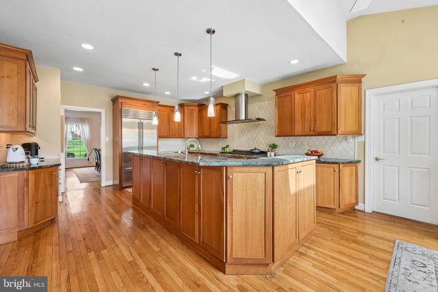 403 PROVIDENCE DR, Moorestown, NJ 08057