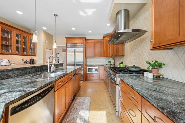 403 PROVIDENCE DR, Moorestown, NJ 08057