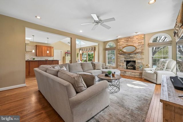 403 PROVIDENCE DR, Moorestown, NJ 08057