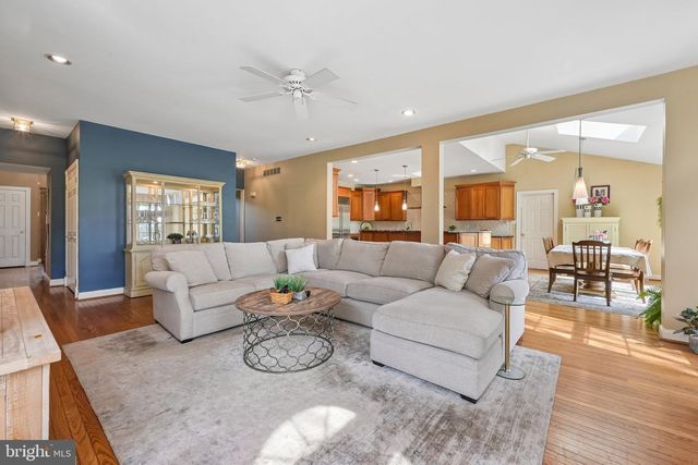 403 PROVIDENCE DR, Moorestown, NJ 08057