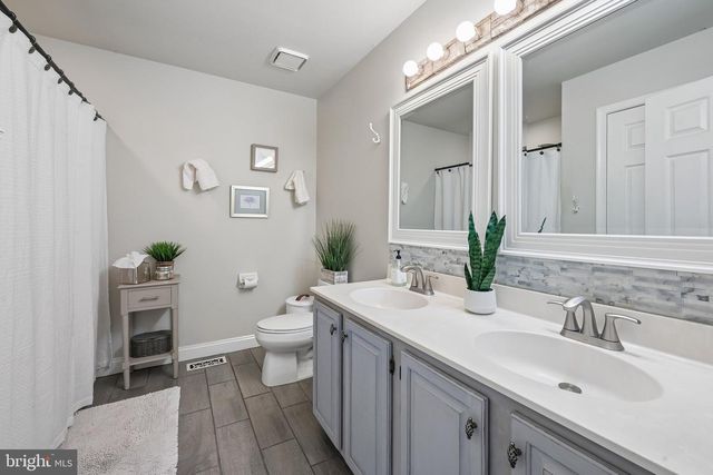 403 PROVIDENCE DR, Moorestown, NJ 08057