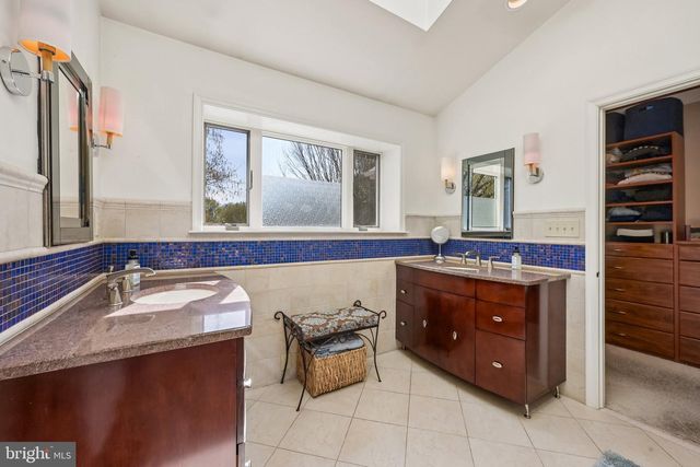 403 PROVIDENCE DR, Moorestown, NJ 08057