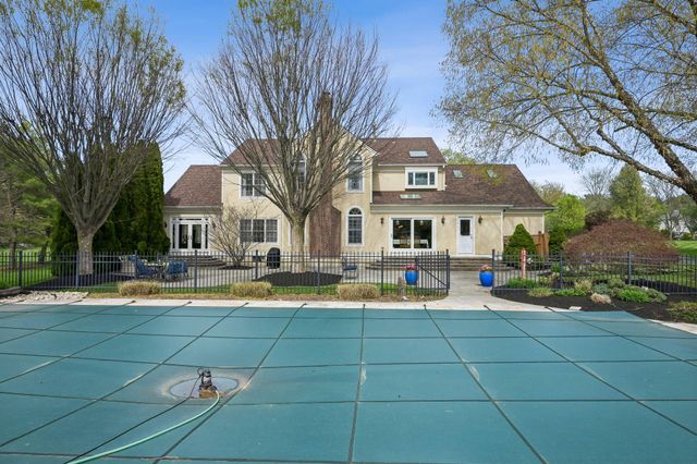 403 PROVIDENCE DR, Moorestown, NJ 08057