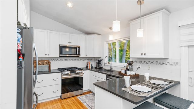 27 Great Oak Drive, Warwick, RI 02886