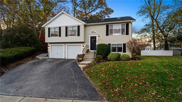 27 Great Oak Drive, Warwick, RI 02886