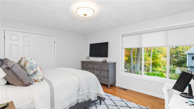 27 Great Oak Drive, Warwick, RI 02886