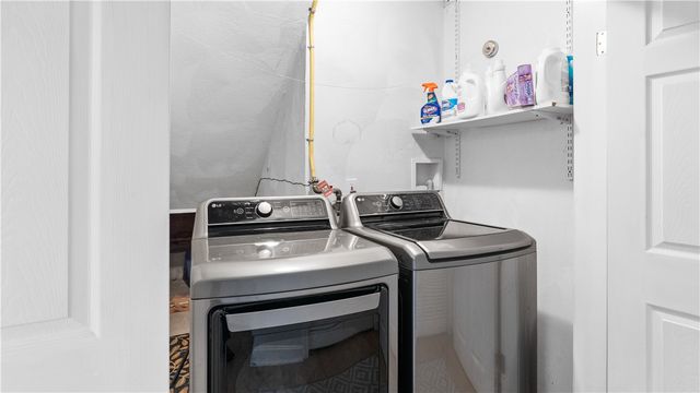 27 Great Oak Drive, Warwick, RI 02886