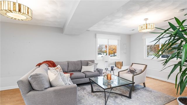 27 Great Oak Drive, Warwick, RI 02886