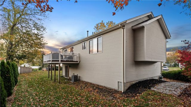 27 Great Oak Drive, Warwick, RI 02886