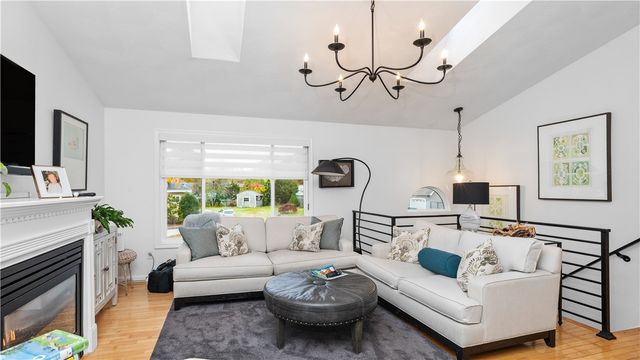 27 Great Oak Drive, Warwick, RI 02886