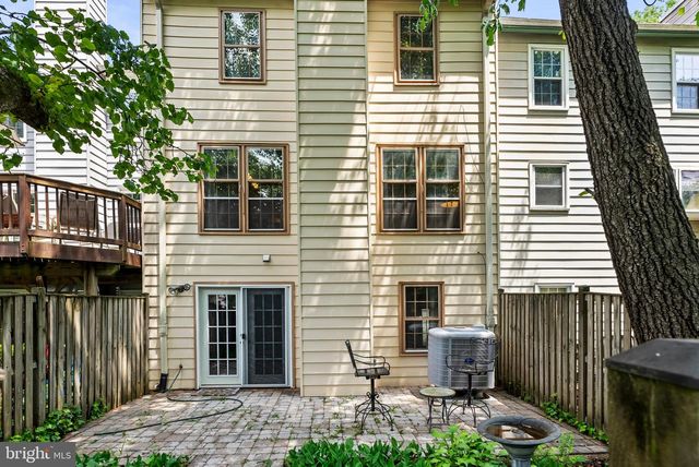 2114 LANG DR, Crofton, MD 21114