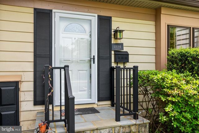 2114 LANG DR, Crofton, MD 21114